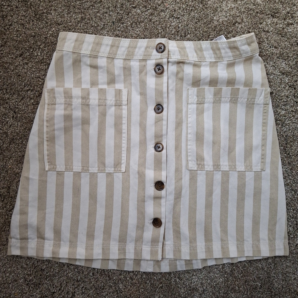 Old Navy Size 4 cream and white stripes